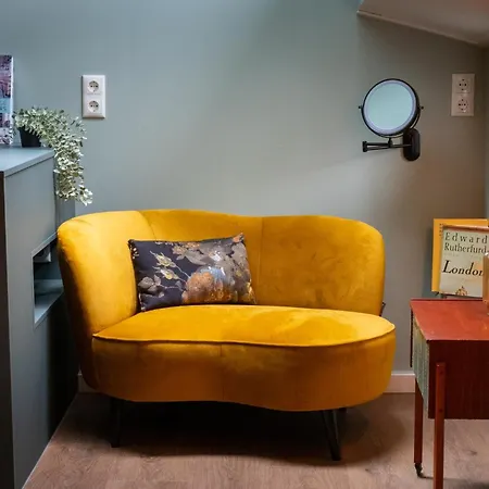 Alojamento de Acomodação e Pequeno-almoço Houseboat Reussi 3*