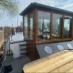Bed & Breakfast Houseboat Reussi