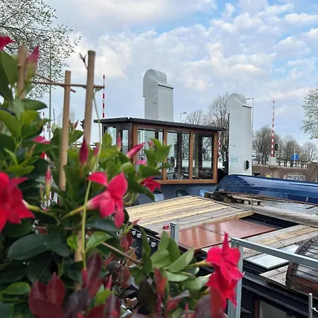 לינה וארוחת בוקר Houseboat Reussi אמסטרדם