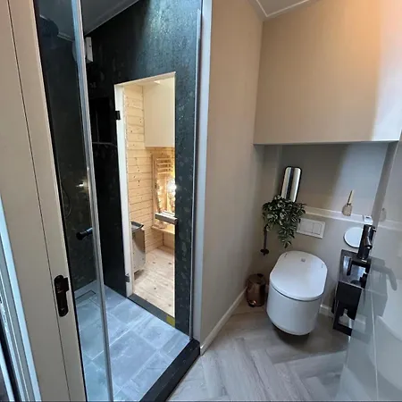Houseboat Reussi לינה וארוחת בוקר