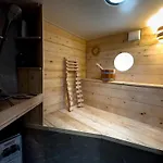 Houseboat Reussi 4* Amsterdam