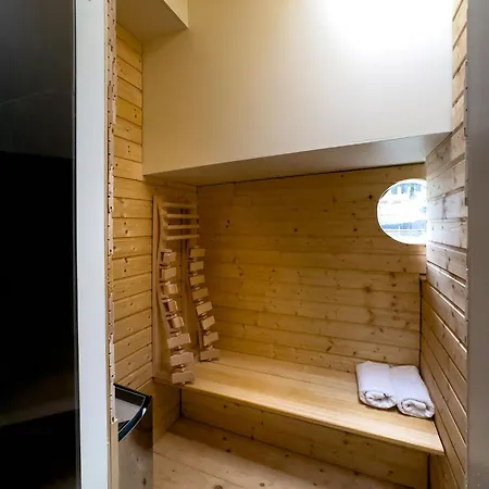 Houseboat Reussi 住宿加早餐酒店 3*