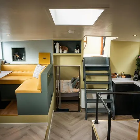 Houseboat Reussi Bed & Breakfast