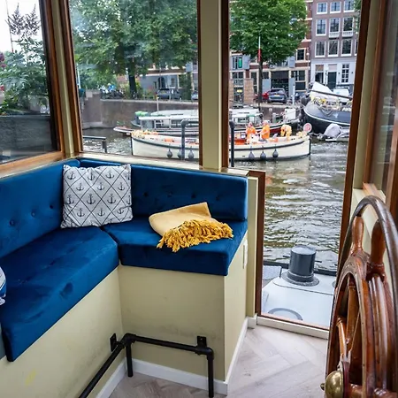 Houseboat Reussi 住宿加早餐酒店 3*