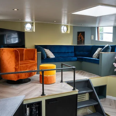 Houseboat Reussi 住宿加早餐酒店 3*