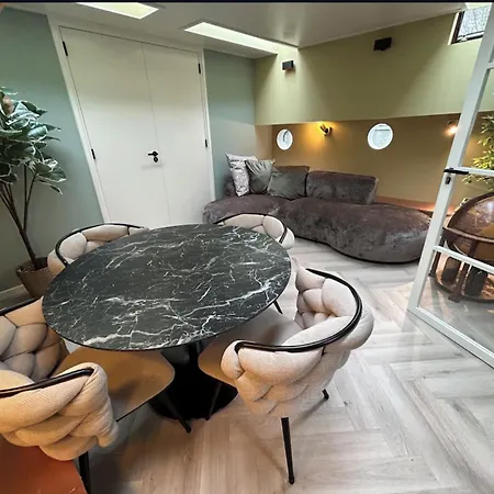 Houseboat Reussi 4*