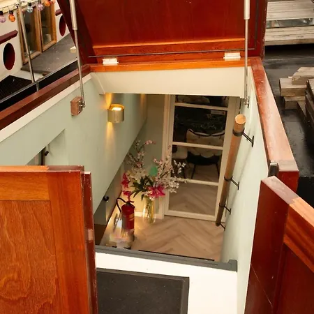 Frühstückspension Houseboat Reussi 4*