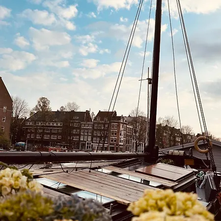 Frühstückspension Houseboat Reussi 4*