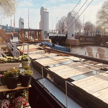 Houseboat Reussi 4*