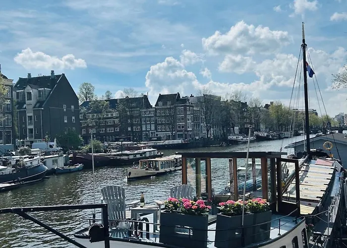 Bed & Breakfast Houseboat Reussi