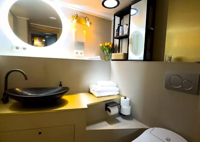 Houseboat Reussi 3* Amsterdam