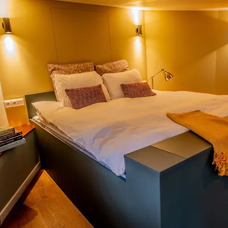 Houseboat Reussi Couette-café 4*