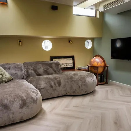 Panzió Houseboat Reussi