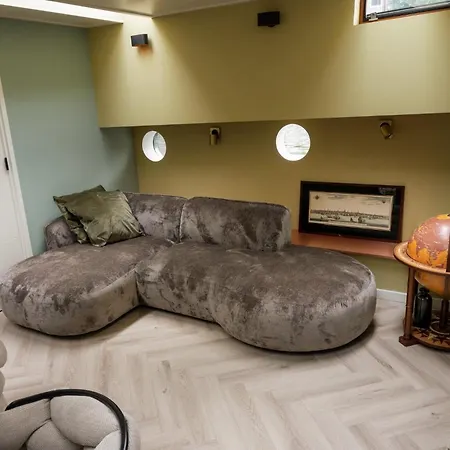 Houseboat Reussi 3* Amszterdam